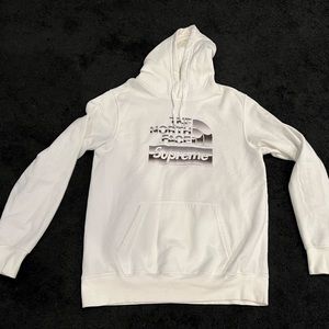 North face Supreme Hoodie Size Medium
